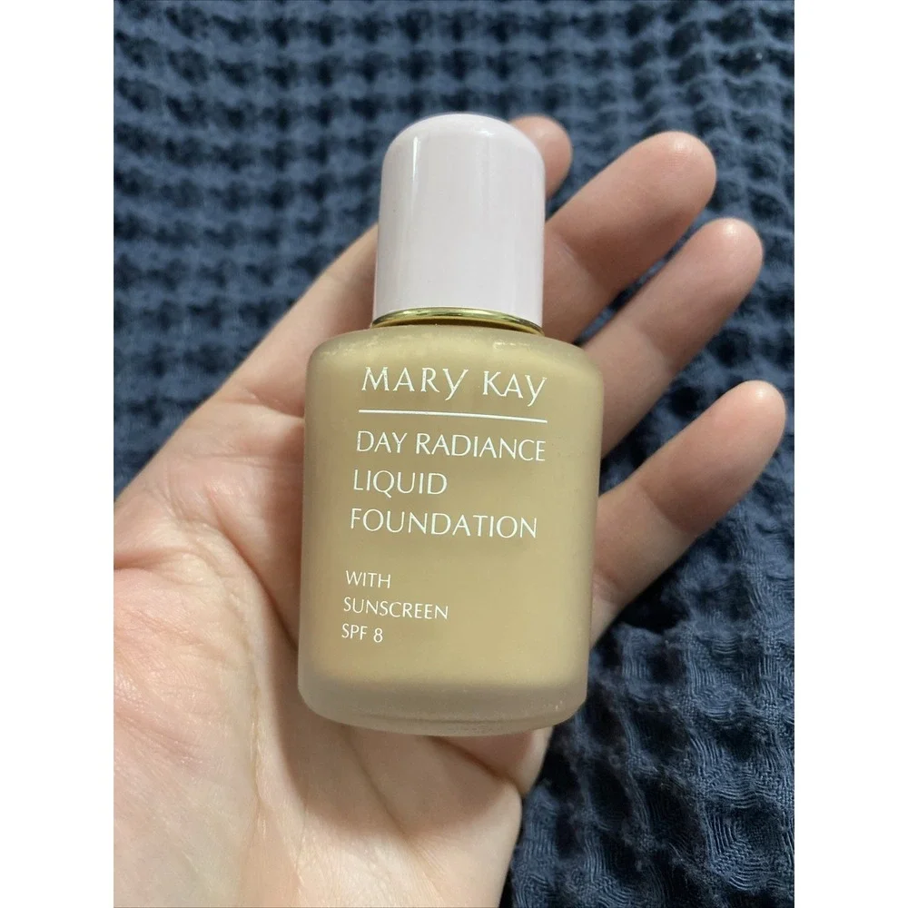Mary Kay Day Radiance Foundation 1 fl oz Bisque Ivory New